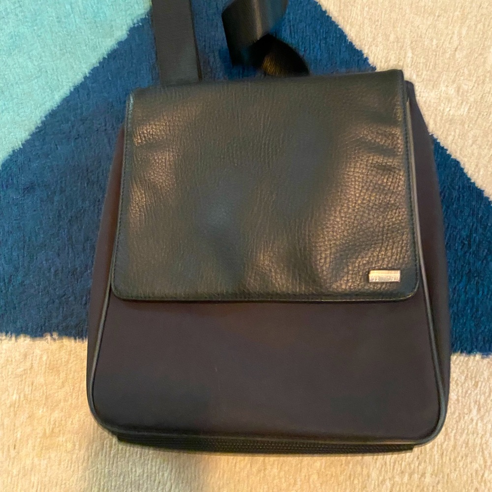 Calvin Klein crossbody/iPad bag
